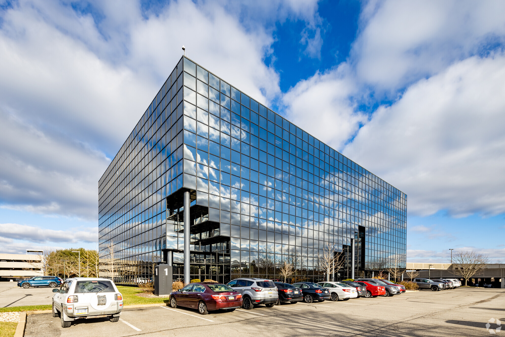 1000 Commerce Dr, Pittsburgh, PA for lease Building Photo- Image 1 of 24