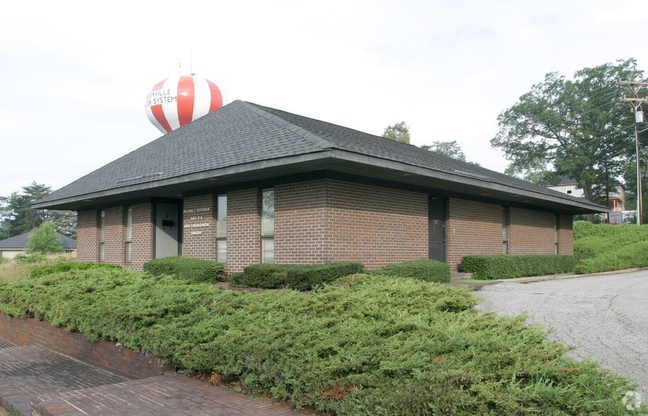 2 Pointe Cir, Greenville, SC for lease - Building Photo - Image 2 of 10