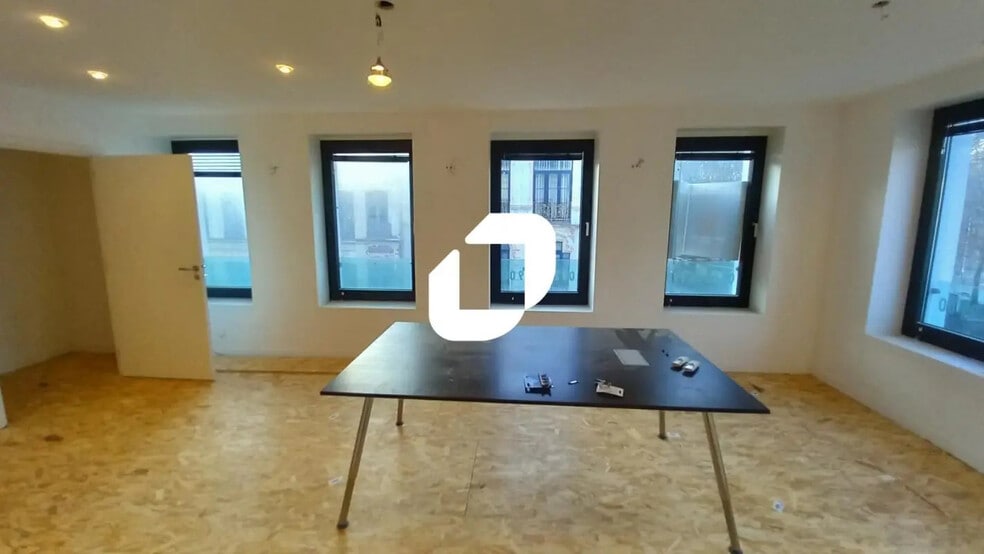 Office in Roubaix for lease - Interior Photo - Image 2 of 10