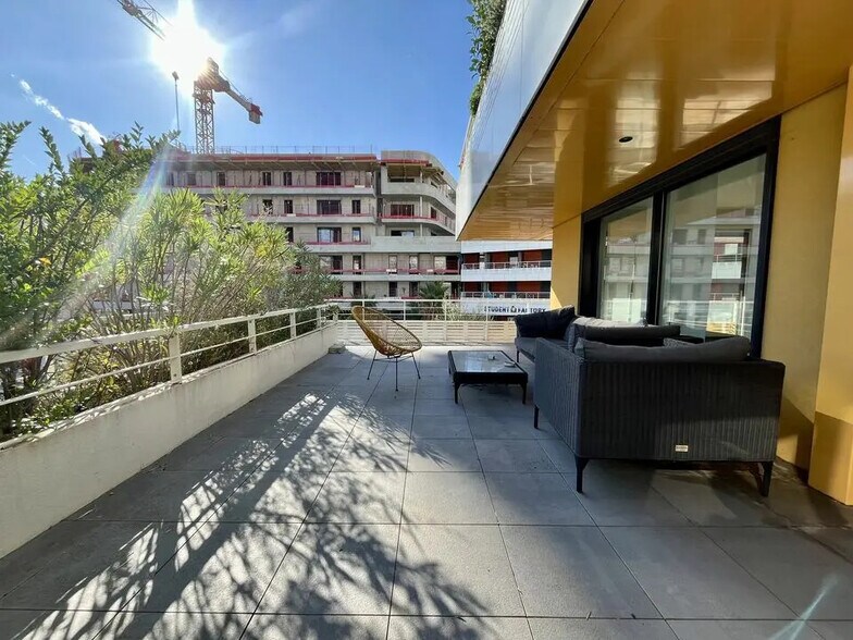 Office in Nice for lease - Building Photo - Image 2 of 7