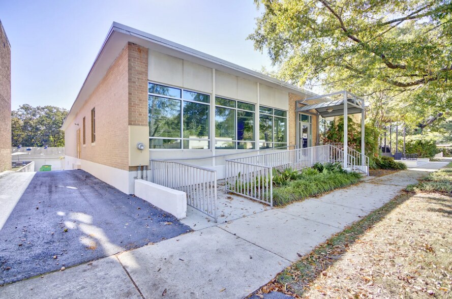 2422 Devine St, Columbia, SC for lease - Primary Photo - Image 1 of 4