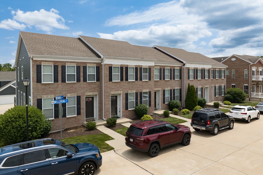 238 W Wellspring Way, Saint Charles, MO for sale - Building Photo - Image 2 of 22