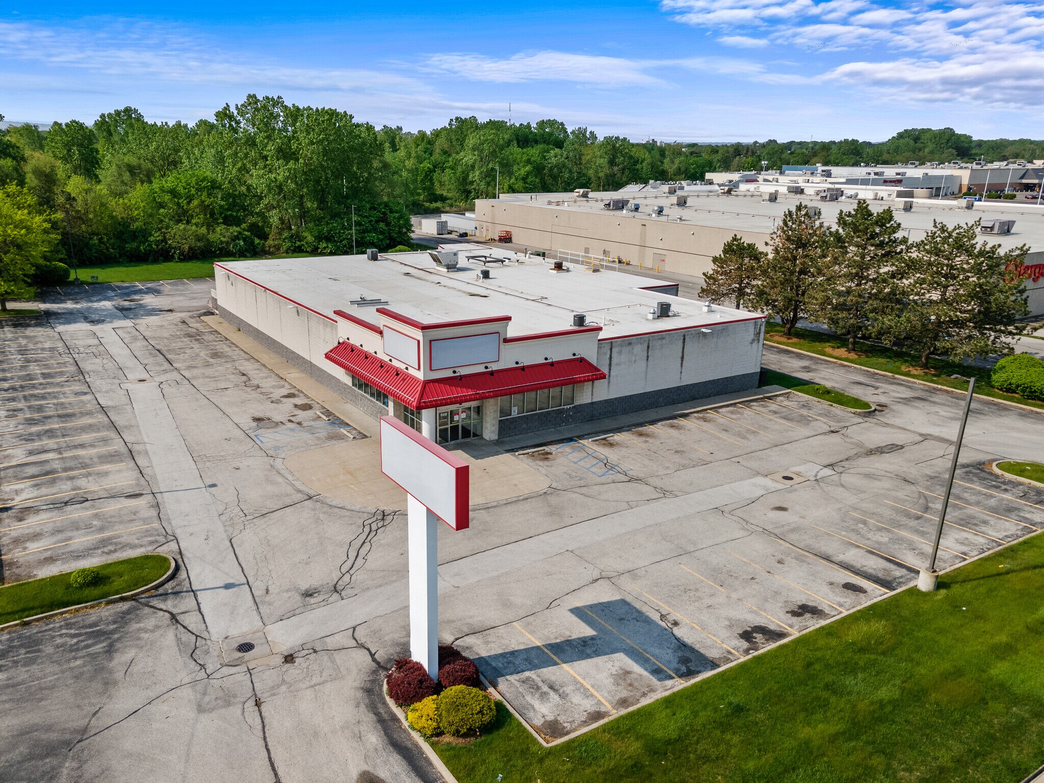 613 W Alexis Rd, Toledo, OH for sale Primary Photo- Image 1 of 1