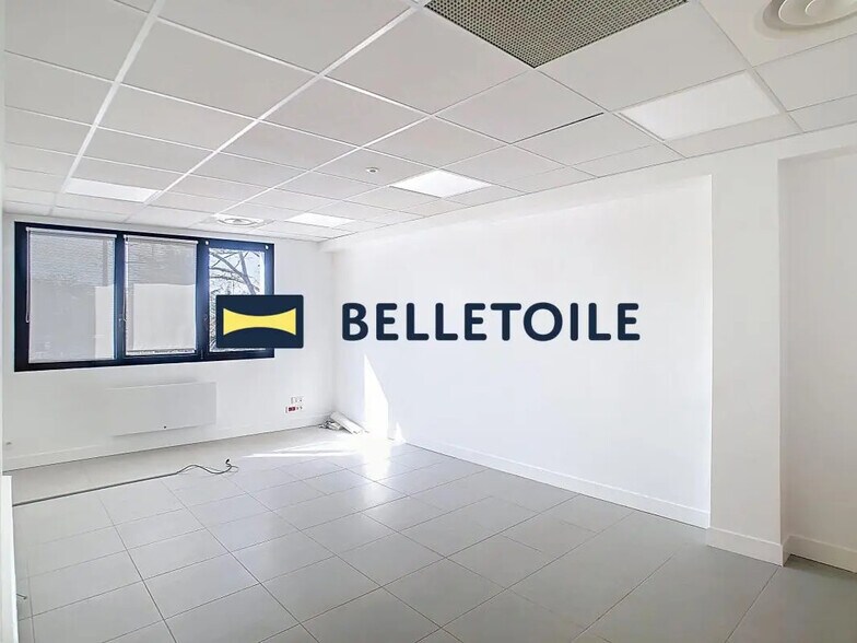 Office in Maisons-Alfort for lease - Interior Photo - Image 1 of 6