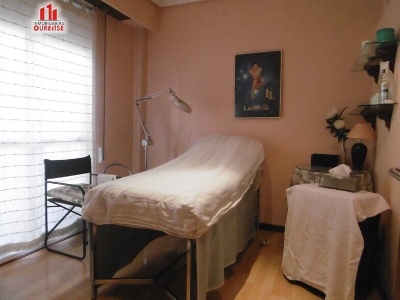 Office in Ourense for lease - Building Photo - Image 2 of 21