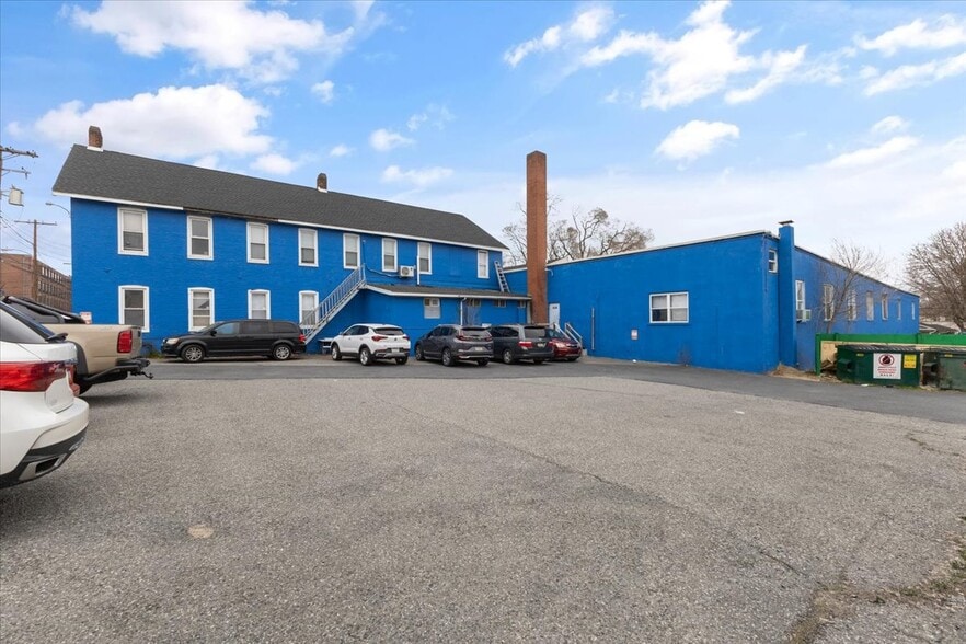 181 S Whitfield St, Nazareth, PA for sale - Building Photo - Image 2 of 42