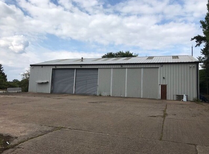 Snitterfield Rd Development Opportunity portfolio of 3 properties for sale on LoopNet.com - Primary Photo - Image 3 of 4