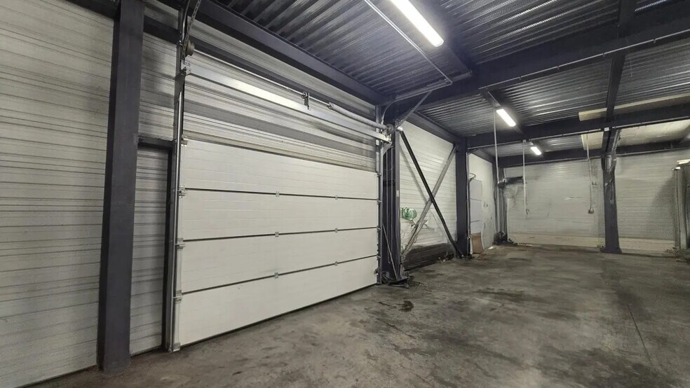 Industrial in Hyères for lease - Interior Photo - Image 2 of 5