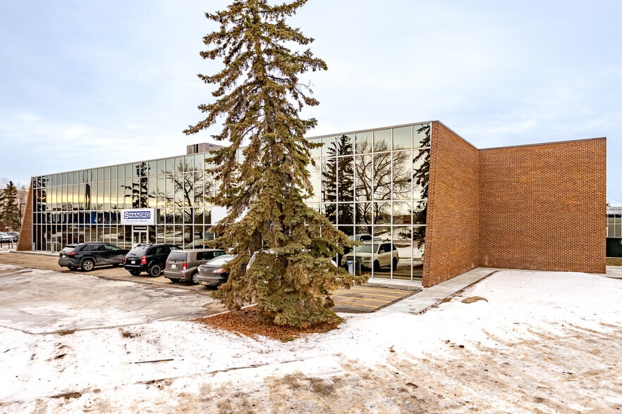 17420 Stony Plain Rd, Edmonton, AB for lease - Primary Photo - Image 1 of 4