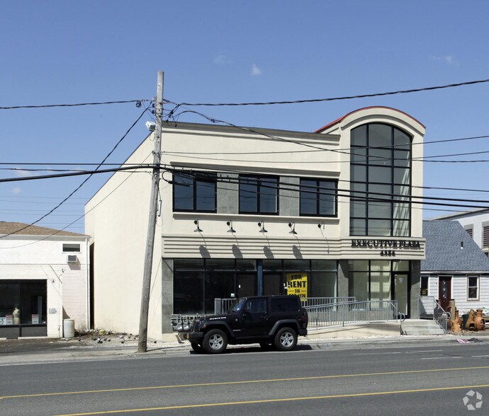 4584 Austin Blvd, Island Park, NY for sale - Primary Photo - Image 1 of 1