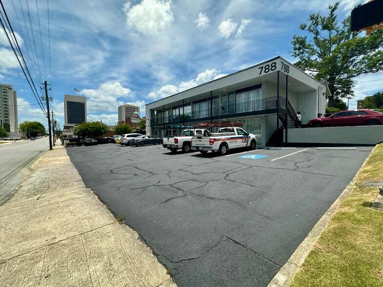 788 Walnut St, Macon-Bibb, GA for lease - Primary Photo - Image 1 of 3
