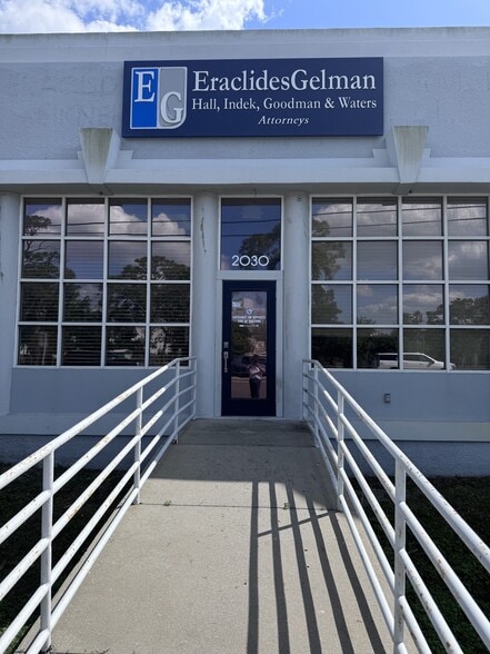 2030 Bee Ridge Rd, Sarasota, FL for sale - Building Photo - Image 3 of 29