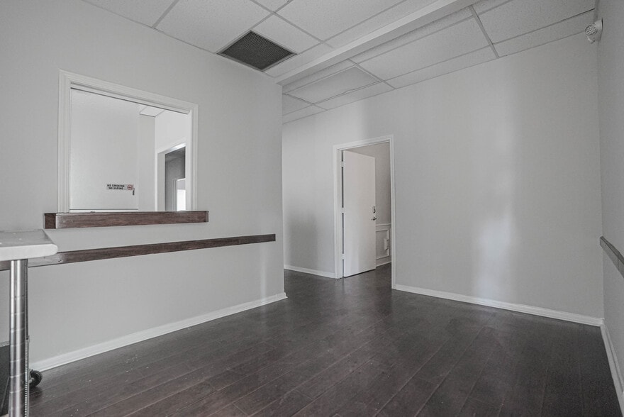 14721 Pebble Bend Dr, Houston, TX for lease - Interior Photo - Image 3 of 45