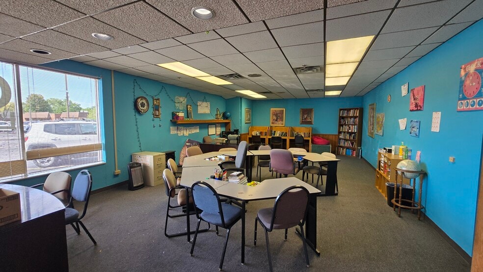 17704-17718 Oak Park Ave, Tinley Park, IL for sale - Interior Photo - Image 3 of 9