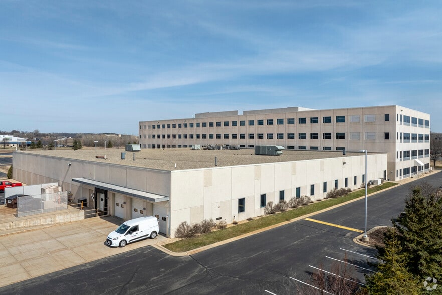 7974 UW Health Ct, Middleton, WI for sale - Building Photo - Image 2 of 9