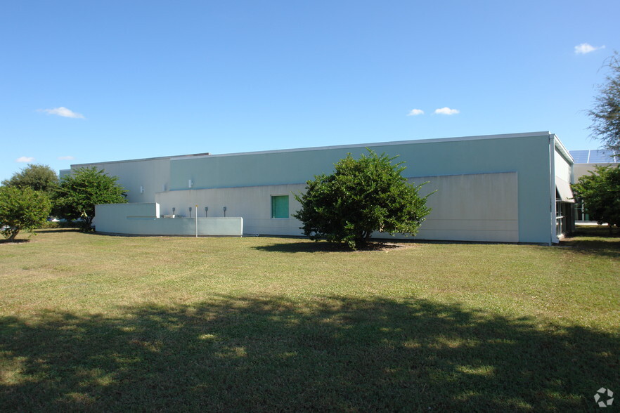 3035 Lakeland Hills Blvd, Lakeland, FL for lease - Building Photo - Image 3 of 12