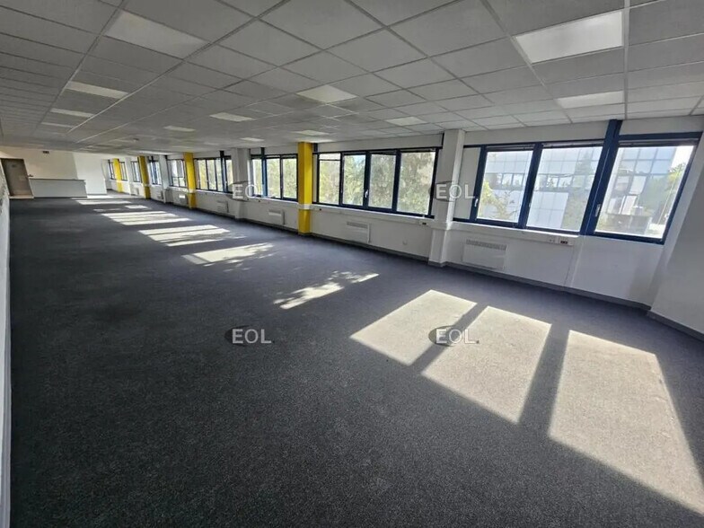 Flex in Fresnes for lease - Interior Photo - Image 3 of 14