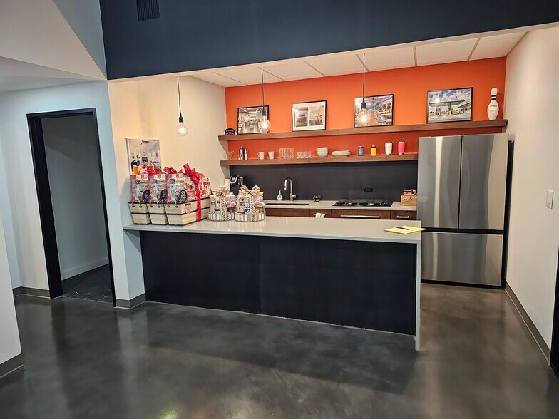 2300 Pasadena Dr, Austin, TX 78757 2500.00 per month