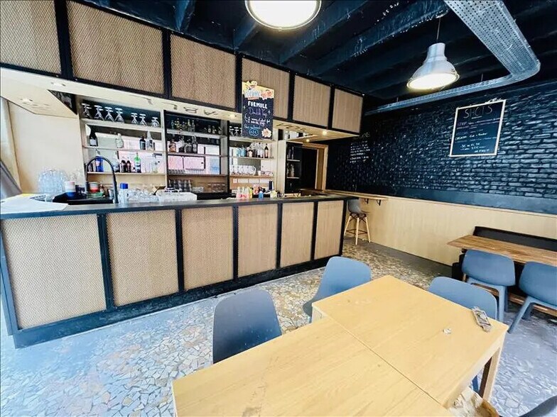 Retail in Bordeaux for lease - Interior Photo - Image 2 of 5