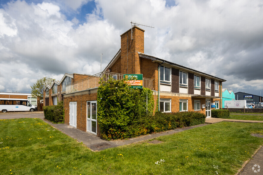 10 Beeching Rd, Bexhill On Sea for sale - Primary Photo - Image 1 of 1