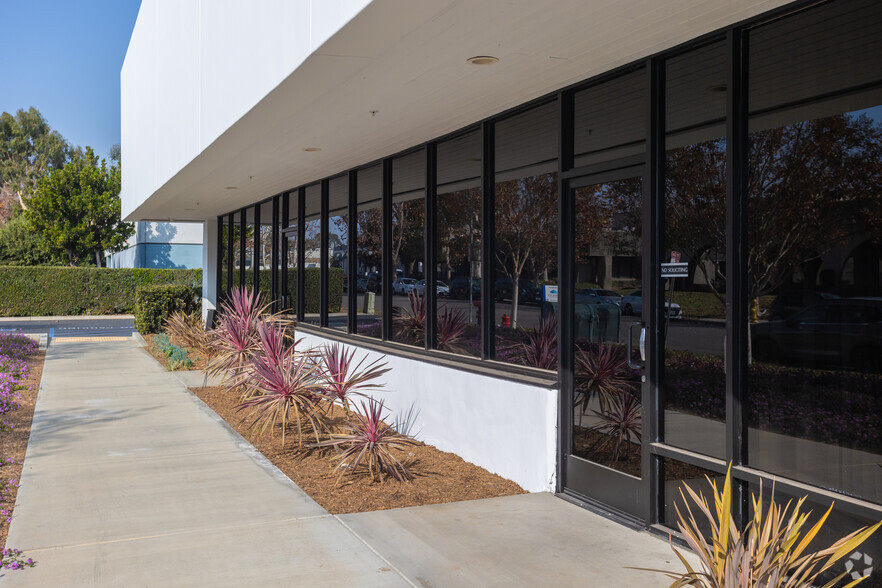 1821 Kettering St, Irvine, CA for lease - Building Photo - Image 3 of 18