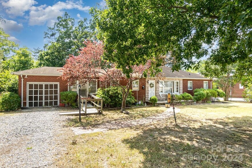 2304 S Cannon Blvd, Kannapolis, NC for sale - Building Photo - Image 2 of 11