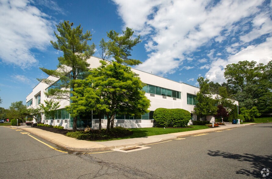 651 Old Mount Pleasant Ave, Livingston, NJ for lease - Building Photo - Image 2 of 13