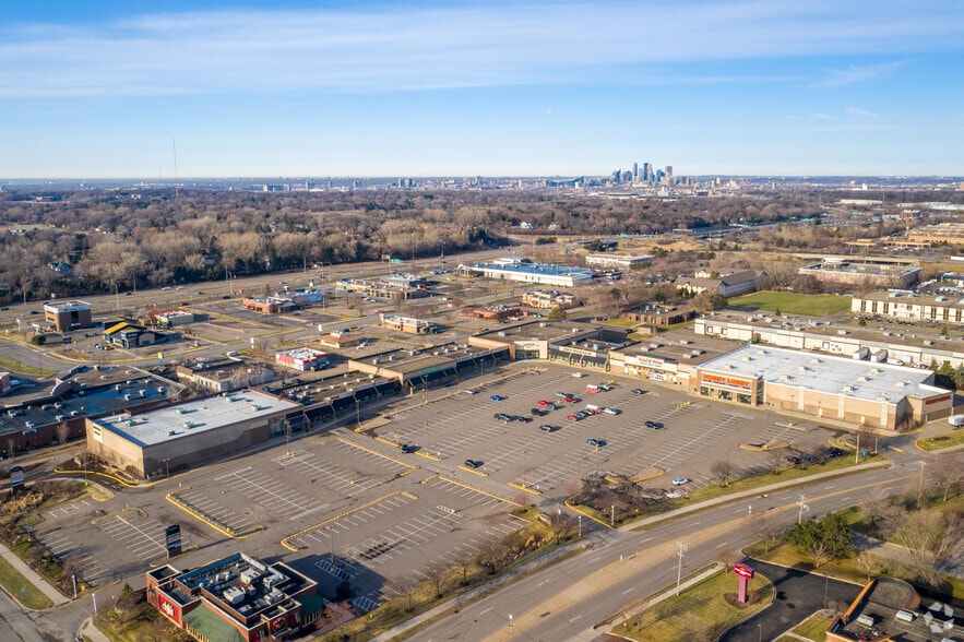 2401 N Fairview Ave, Roseville, MN 55113 Rosedale Marketplace
