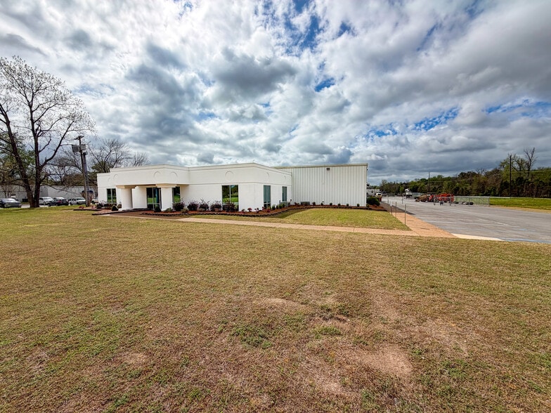 1011 Cedar Lake Rd SE, Decatur, AL for lease - Building Photo - Image 2 of 16