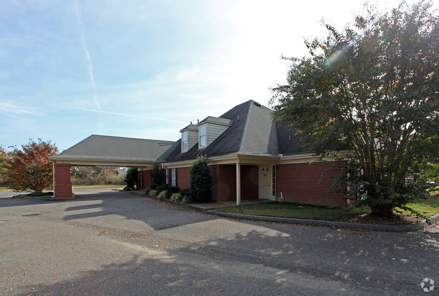 6616 Kirby Center Cv, Memphis, TN for sale - Primary Photo - Image 1 of 2