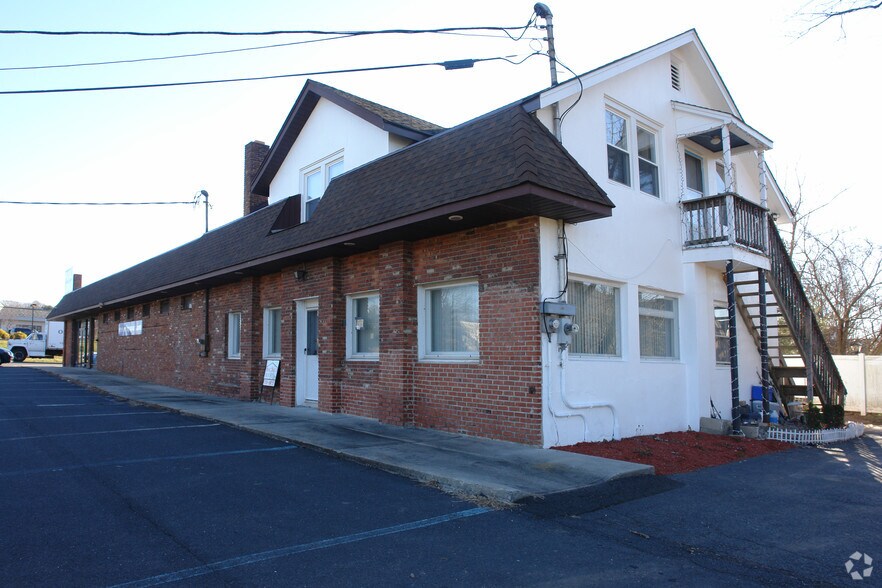 541 US Highway 22 E, Whitehouse Station, NJ 08889