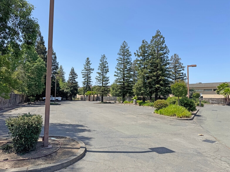 3612-3620 Industrial Dr, Santa Rosa, CA for lease - Building Photo - Image 3 of 6
