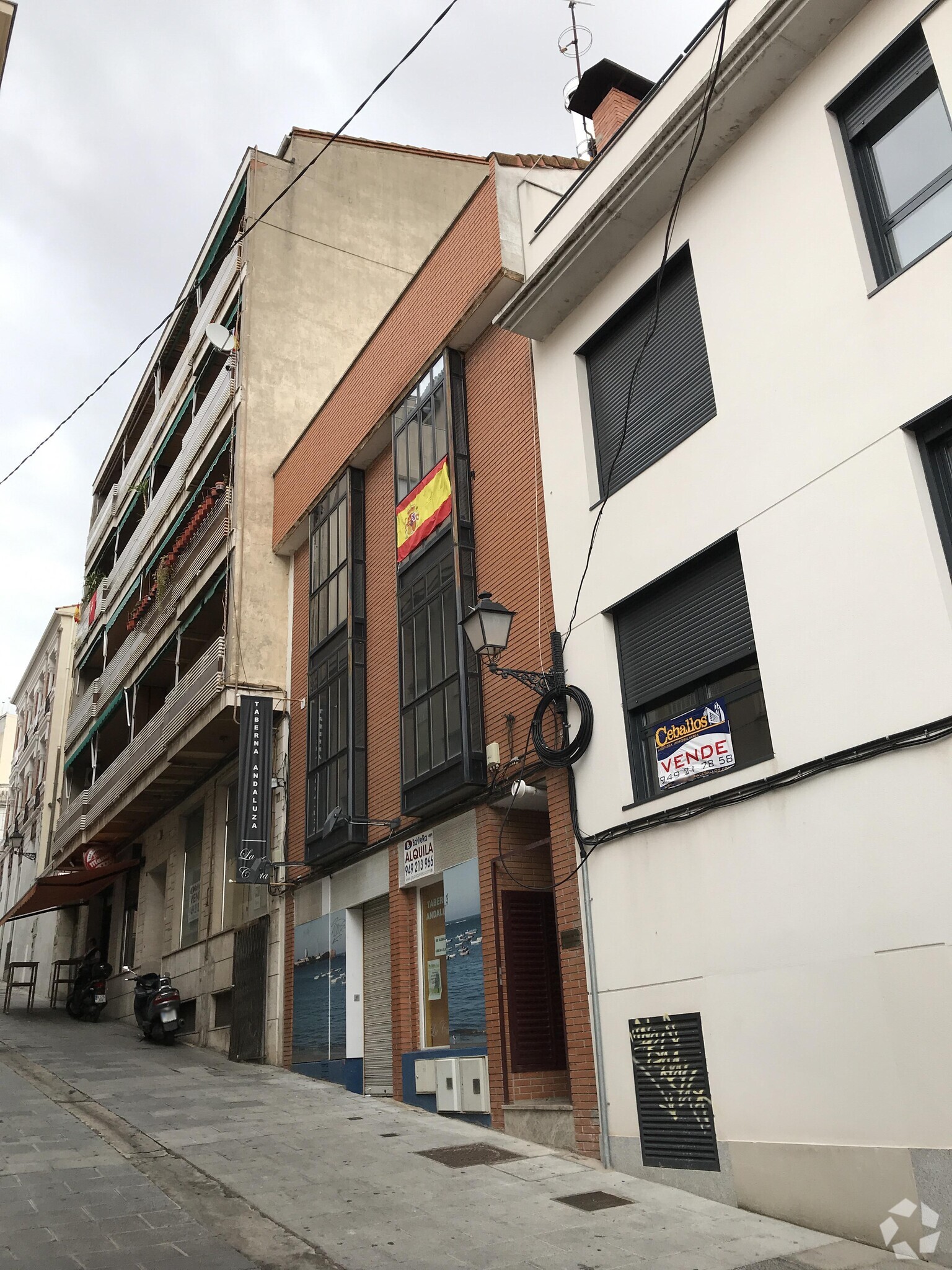 Retail in Guadalajara, Guadalajara for lease Primary Photo- Image 1 of 3