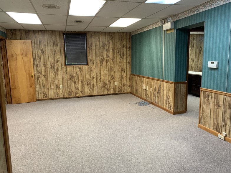 144 S 8th St, Chambersburg, PA for lease - Interior Photo - Image 2 of 26