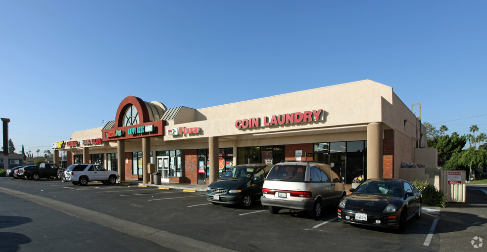 135 W Ball Rd, Anaheim, CA for lease - Primary Photo - Image 1 of 4