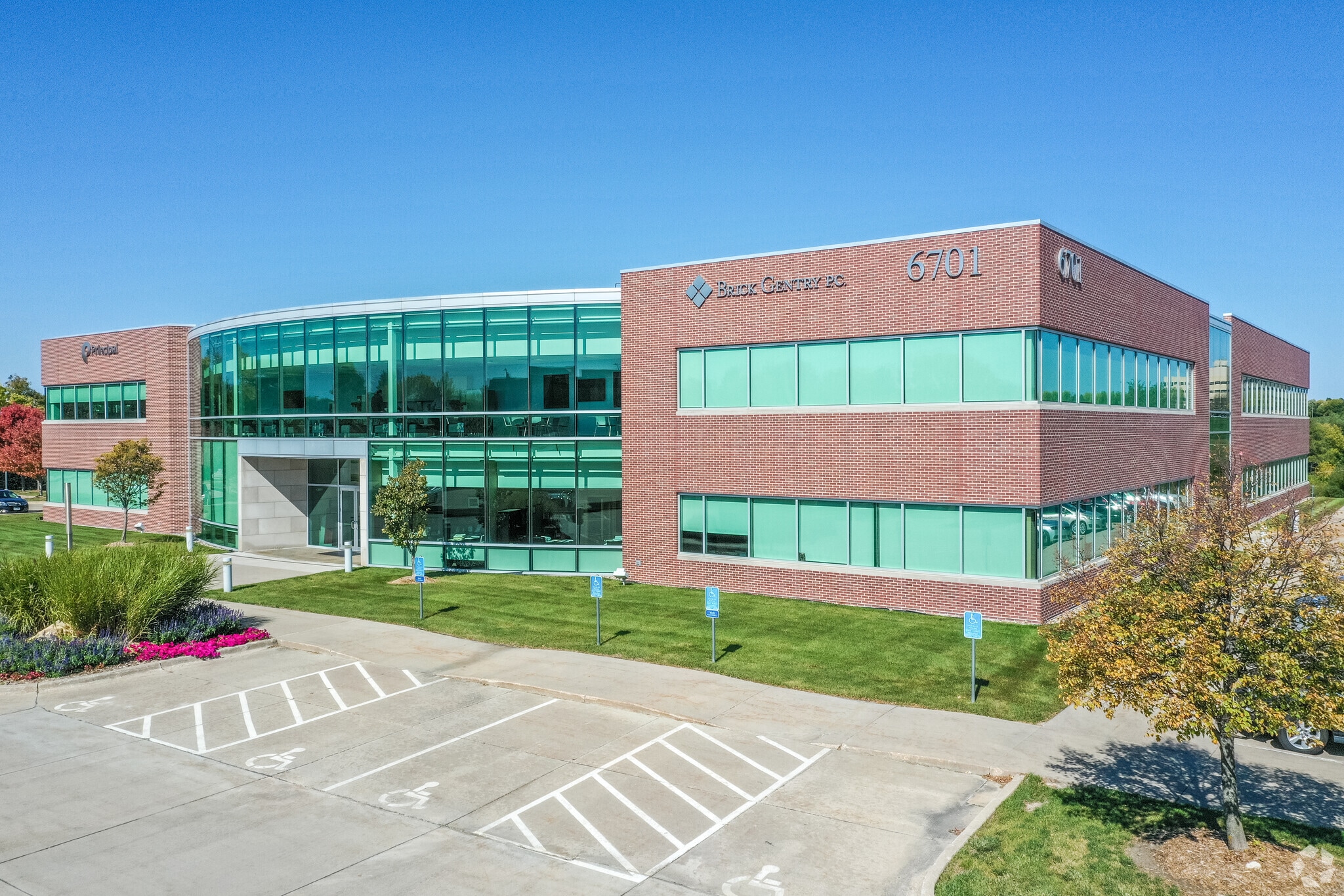 6701 Westown Pky, West Des Moines, IA for sale Primary Photo- Image 1 of 1