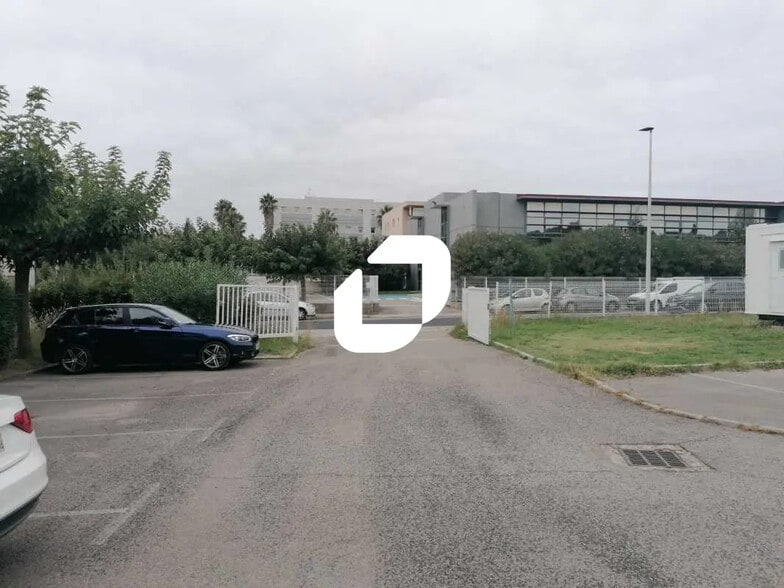 Office in Montpellier for lease - Building Photo - Image 1 of 15