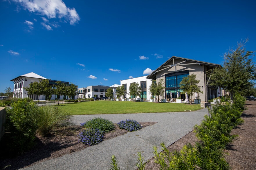 19 Plaza Way, Watersound, FL for lease - Building Photo - Image 3 of 11