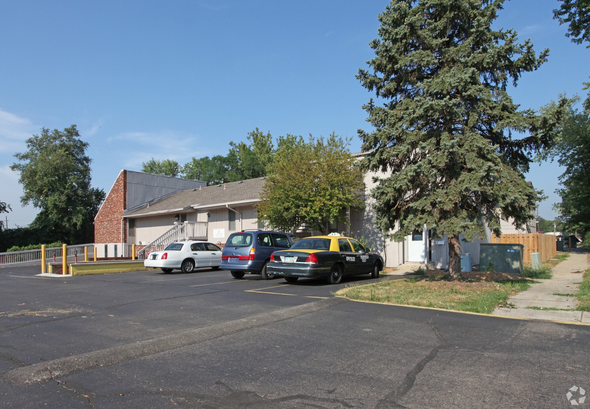 102 Bacher Sq, Fairfield, OH for sale Primary Photo- Image 1 of 1