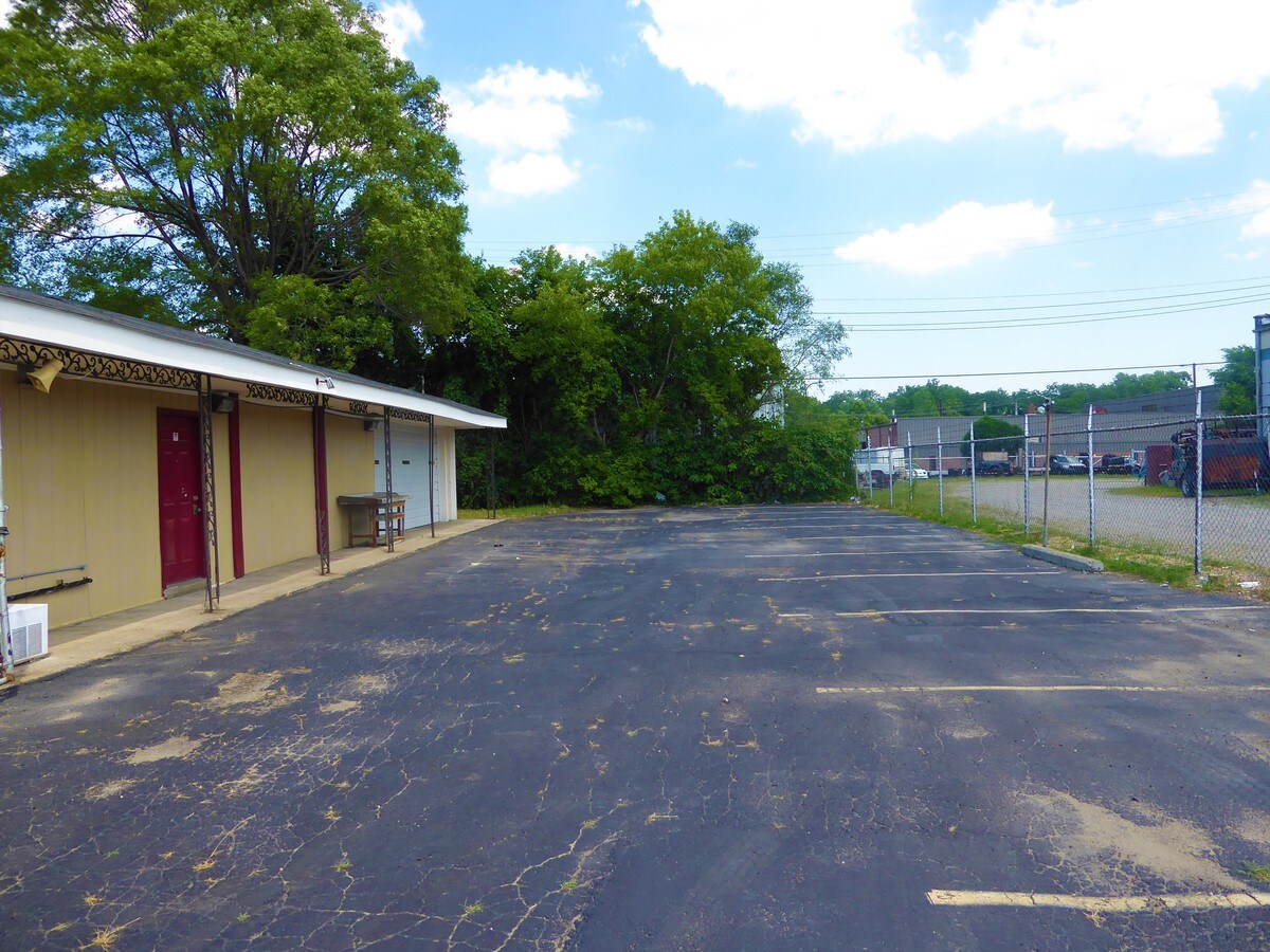 15752 Telegraph Rd, Detroit, MI 48239