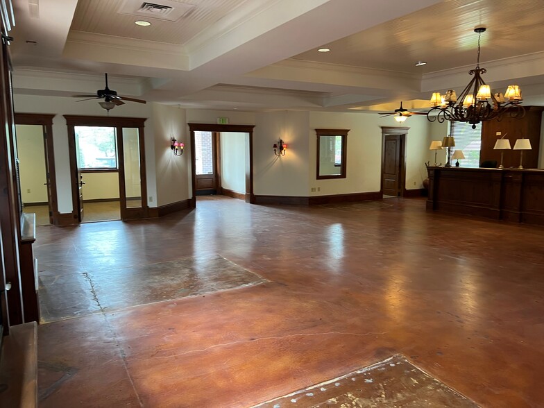 622 Clara Barton Blvd, Garland, TX for lease - Interior Photo - Image 3 of 5