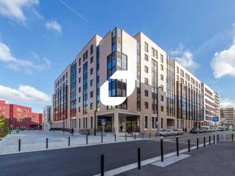 14 Avenue Gustave Eiffel, Montigny-le-Bretonneux for lease - Building Photo - Image 1 of 8