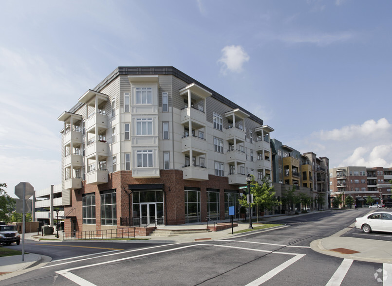 19 Town Square Blvd, Asheville, NC for sale - Primary Photo - Image 1 of 1