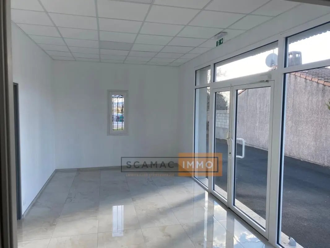 Flex in Solliès-Pont for lease Interior Photo- Image 1 of 5