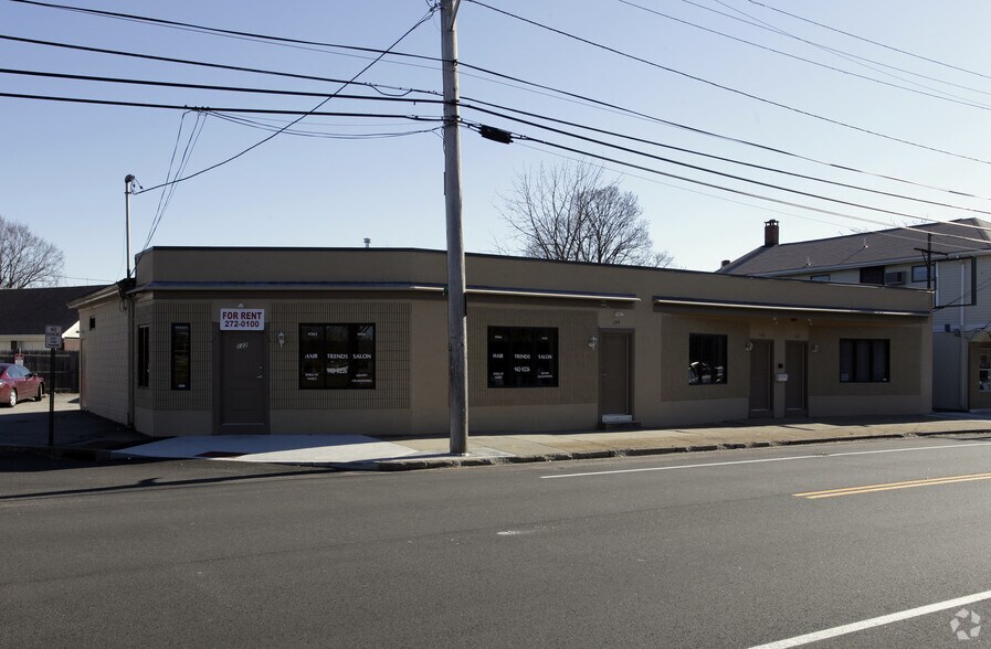 122-128 Gansett Ave, Cranston, RI for sale - Primary Photo - Image 1 of 1