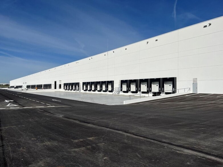 Avenida de los Alcotanes, 49, Pinto, Madrid for lease - Building Photo - Image 1 of 3