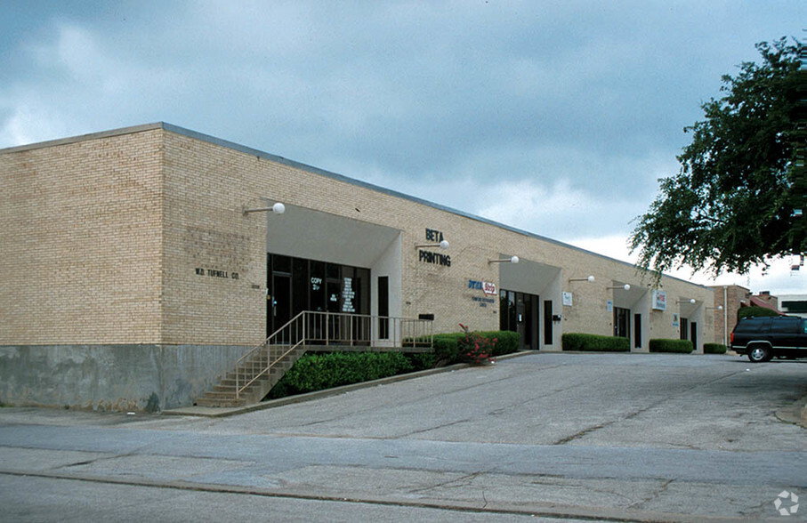 13706-13720 Neutron Rd, Dallas, TX for lease - Building Photo - Image 3 of 9