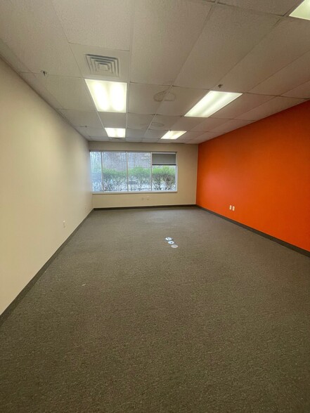 6650 W Snowville Rd, Brecksville, OH for lease - Interior Photo - Image 2 of 6