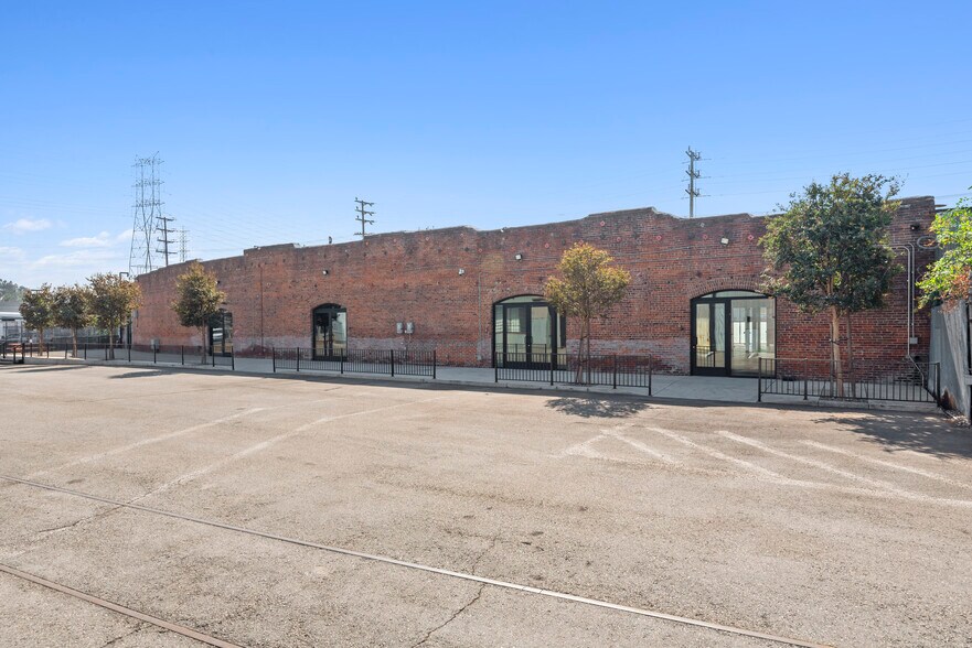 2156 Bay St, Los Angeles, CA for sale - Building Photo - Image 2 of 24
