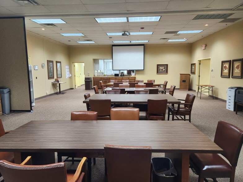 509 S Van Buren Rd, Eden, NC for sale - Interior Photo - Image 2 of 11